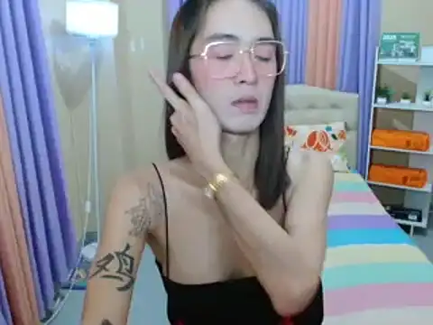 Snapshot of XxTsUncutAskaxX chatting on 10, 5, 2026 XxTsUncutAskaxX online show from 10, 5, 2026