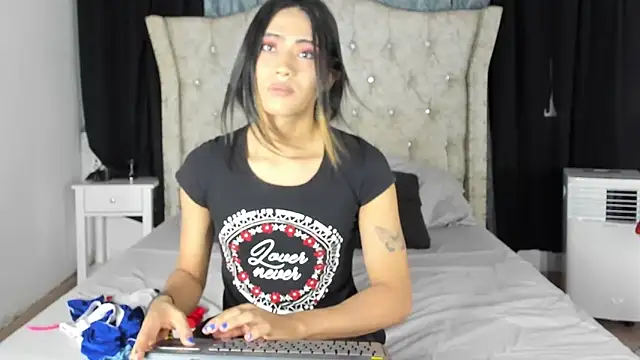 Snapshot of aleja_spearsx chatting on 20, 6, 2026 aleja spearsx online show from 20, 6, 2026