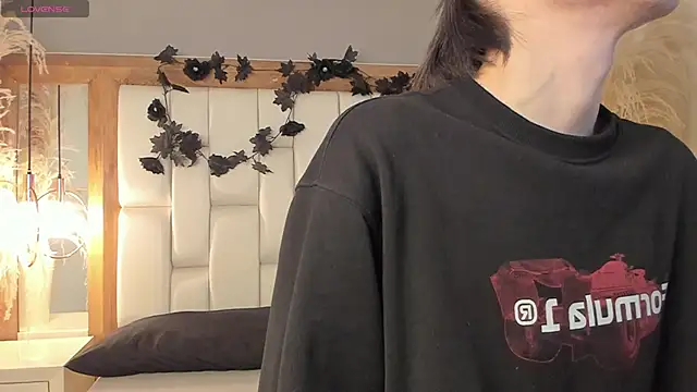 Daphne And Roger online show from 6, 11, 2025