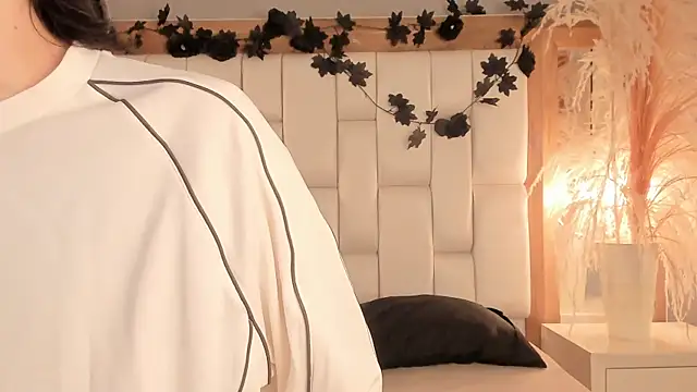 Daphne And Roger online show from 19, 12, 2025