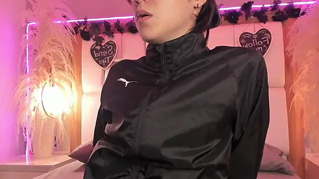 Daphne And Roger online show from 14, 3, 2026