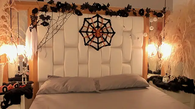 Daphne And Roger online show from 26, 10, 2025