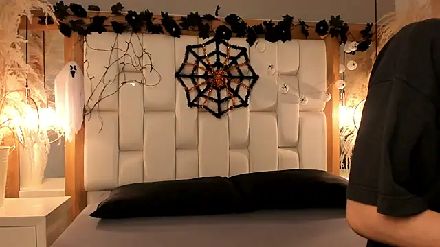 Daphne And Roger online show from 11, 10, 2025