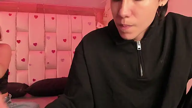 Daphne And Roger online show from 18, 2, 2026