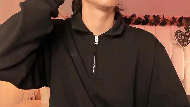 Daphne And Roger online show from 4, 3, 2026