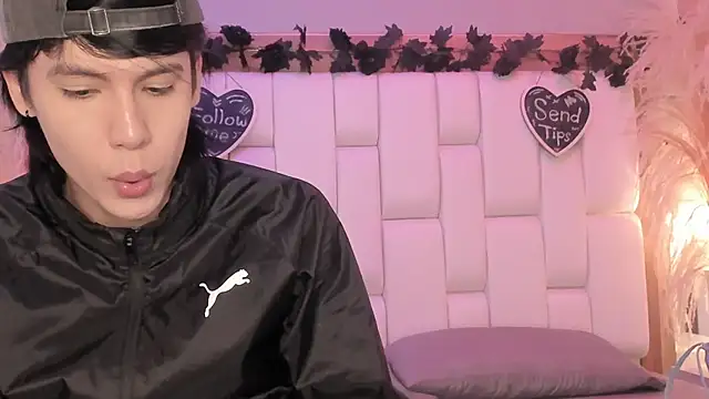 Daphne And Roger online show from 18, 4, 2026