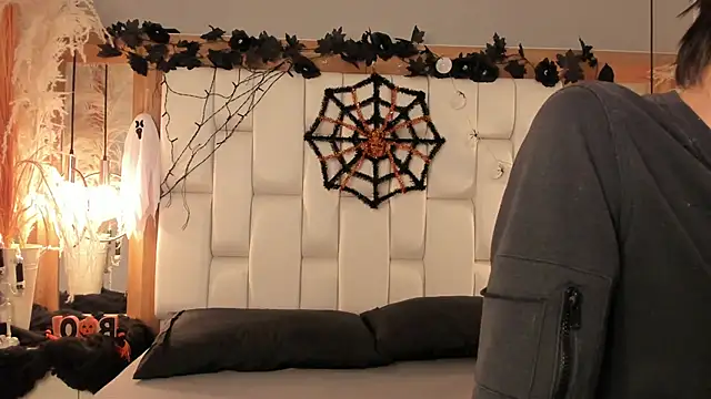 Daphne And Roger online show from 18, 10, 2025