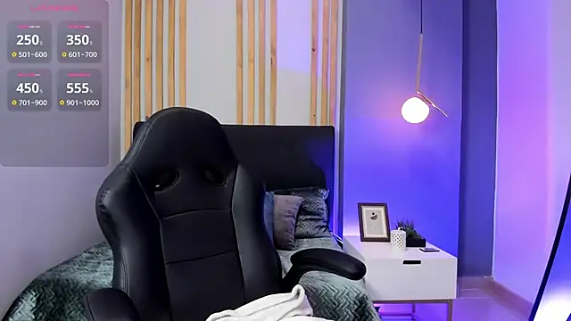 ivy collins  online show from 10, 10, 2025