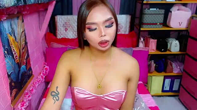 MoniqueCeleste online show from 4, 10, 2025