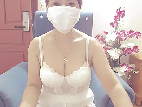 Snapshot of ruby_8x chatting on 28, 10, 2025 ruby 8x online show from 28, 10, 2025