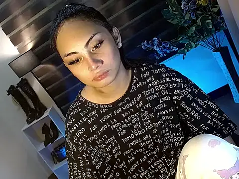 Snapshot of Bella_subhunterx chatting on 6, 11, 2025 Bella subhunterx online show from 6, 11, 2025