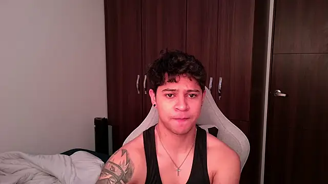 domsantiago  online show from 2, 10, 2025