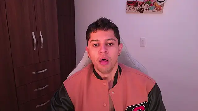 domsantiago  online show from 10, 11, 2025