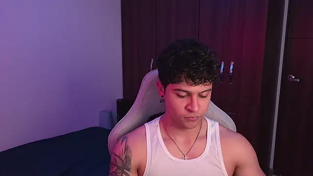 domsantiago  online show from 8, 10, 2025