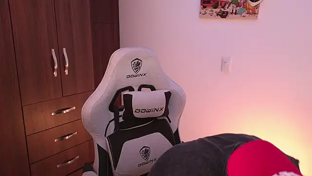 domsantiago  online show from 7, 11, 2025