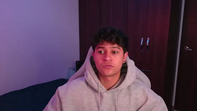 domsantiago  online show from 8, 10, 2025