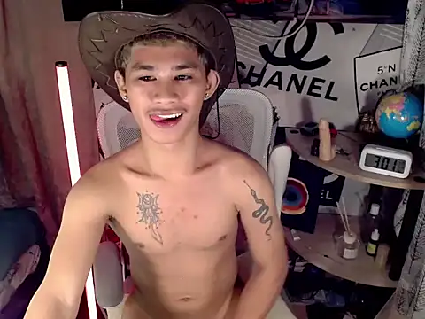 Snapshot of asianhardcock25 chatting on 27, 4, 2026 asianhardcock25 online show from 27, 4, 2026