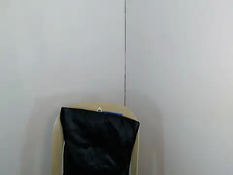Snapshot of avimiller chatting on 8, 6, 2026 avimiller online show from 8, 6, 2026