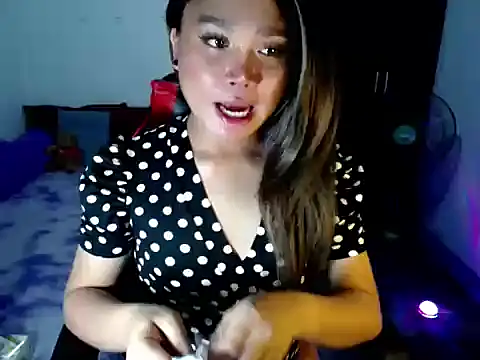 Urassiansweetcummer online show from 14, 4, 2026