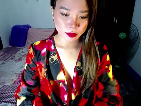 Urassiansweetcummer online show from 29, 10, 2025