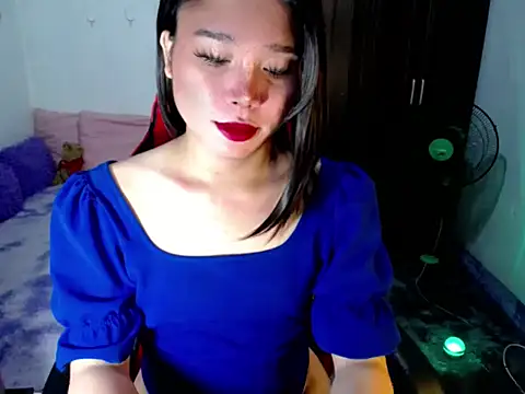 Urassiansweetcummer online show from 31, 5, 2026