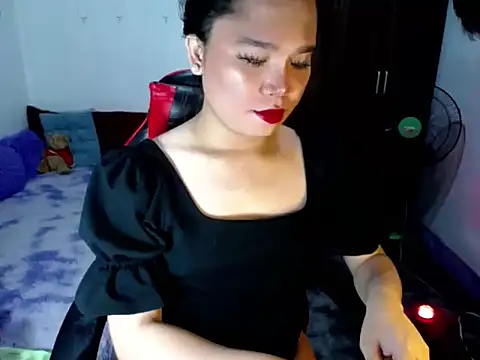 Urassiansweetcummer online show from 12, 5, 2026