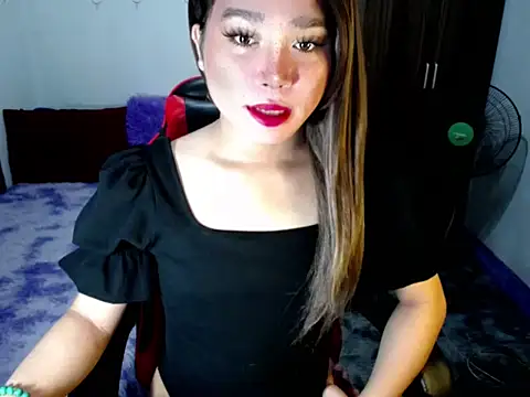 Urassiansweetcummer online show from 15, 11, 2025