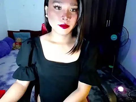 Urassiansweetcummer online show from 14, 5, 2026