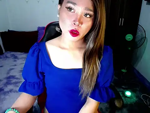 Urassiansweetcummer online show from 19, 12, 2025