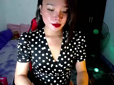 Urassiansweetcummer online show from 15, 6, 2026