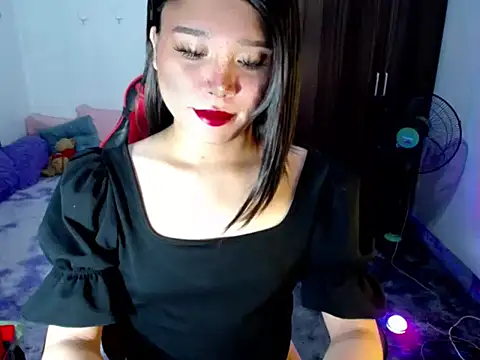 Urassiansweetcummer online show from 22, 5, 2026