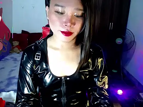 Snapshot of Urassiansweetcummer chatting on 22, 7, 2026 Urassiansweetcummer online show from 22, 7, 2026
