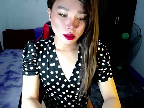 Urassiansweetcummer online show from 23, 11, 2025