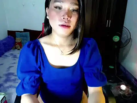 Urassiansweetcummer online show from 23, 4, 2026