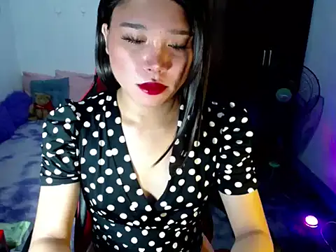 Urassiansweetcummer online show from 26, 5, 2026