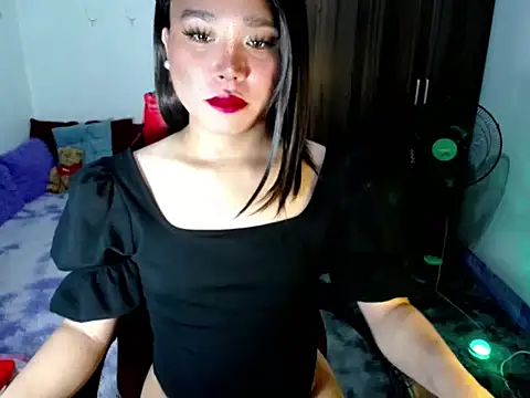 Urassiansweetcummer online show from 15, 5, 2026