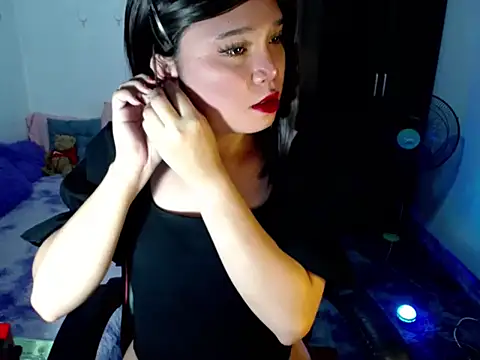 Urassiansweetcummer online show from 23, 5, 2026