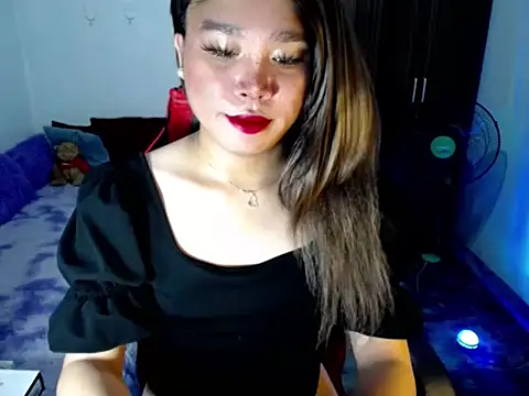 Urassiansweetcummer online show from 21, 4, 2026