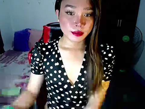 Urassiansweetcummer online show from 18, 10, 2025