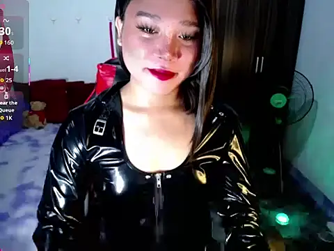 Snapshot of Urassiansweetcummer chatting on 26, 7, 2026 Urassiansweetcummer online show from 26, 7, 2026