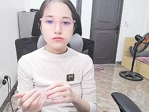 Shulee21 online show from 6, 11, 2025