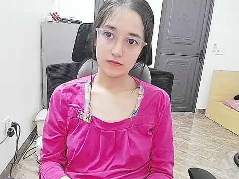 Shulee21 online show from 8, 11, 2025