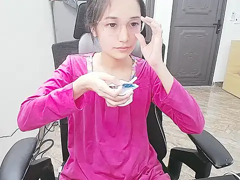 Shulee21 online show from 29, 10, 2025