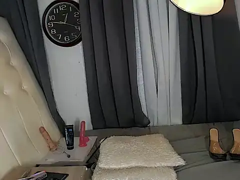 Foxxy Barbie online show from 6, 5, 2026