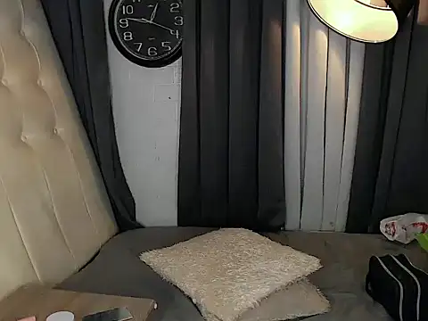 Foxxy Barbie online show from 18, 4, 2026