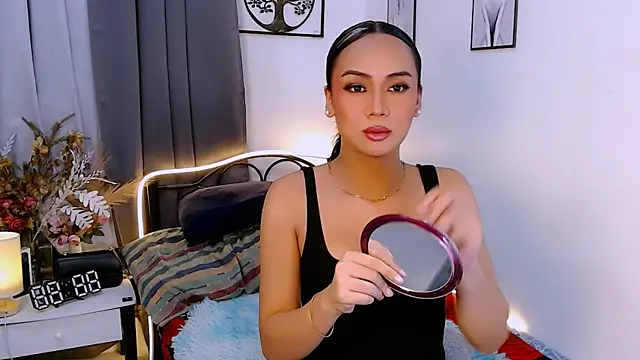 Snapshot of Zialustts chatting on 19, 10, 2025 Zialustts online show from 19, 10, 2025