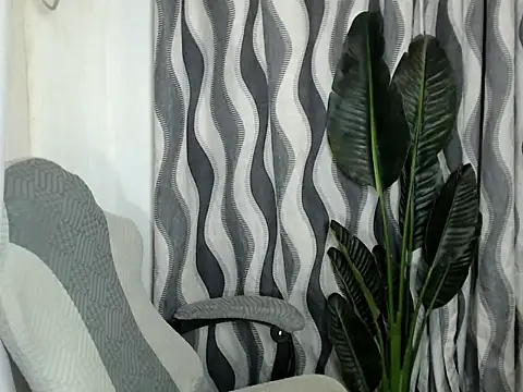 Snapshot of sweetiie_caren chatting on 17, 5, 2026 sweetiie caren online show from 17, 5, 2026
