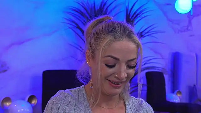 Izabellle02 online show from 10, 4, 2026