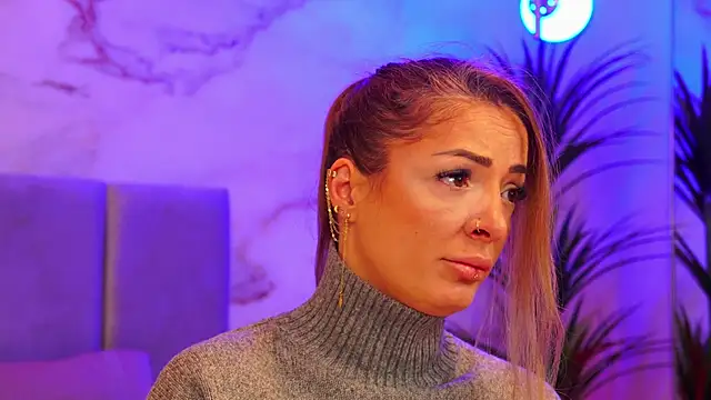 Izabellle02 online show from 13, 1, 2026