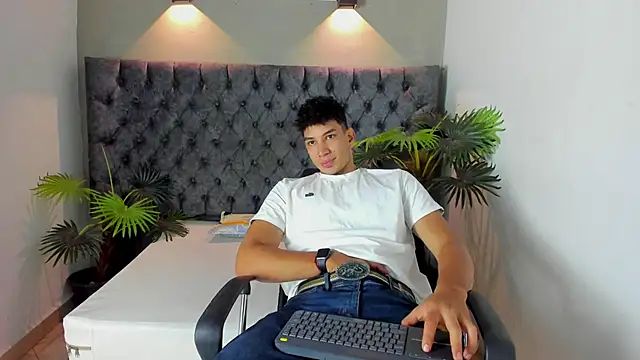 Snapshot of ALAN_REDINGER chatting on 8, 9, 2025 ALAN REDINGER online show from 8, 9, 2025